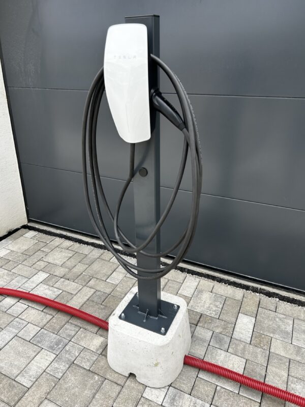 Tesla stoja antracit5 Stĺpik pre Tesla wallbox Antracit