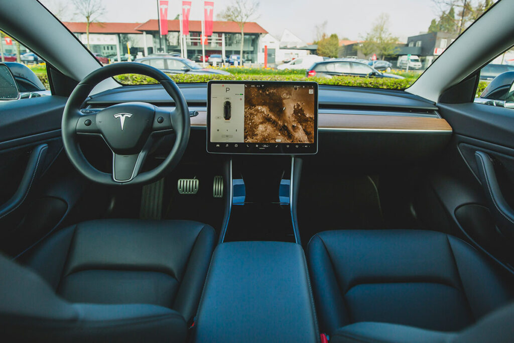 Jazdené elektromobily a podvodníci