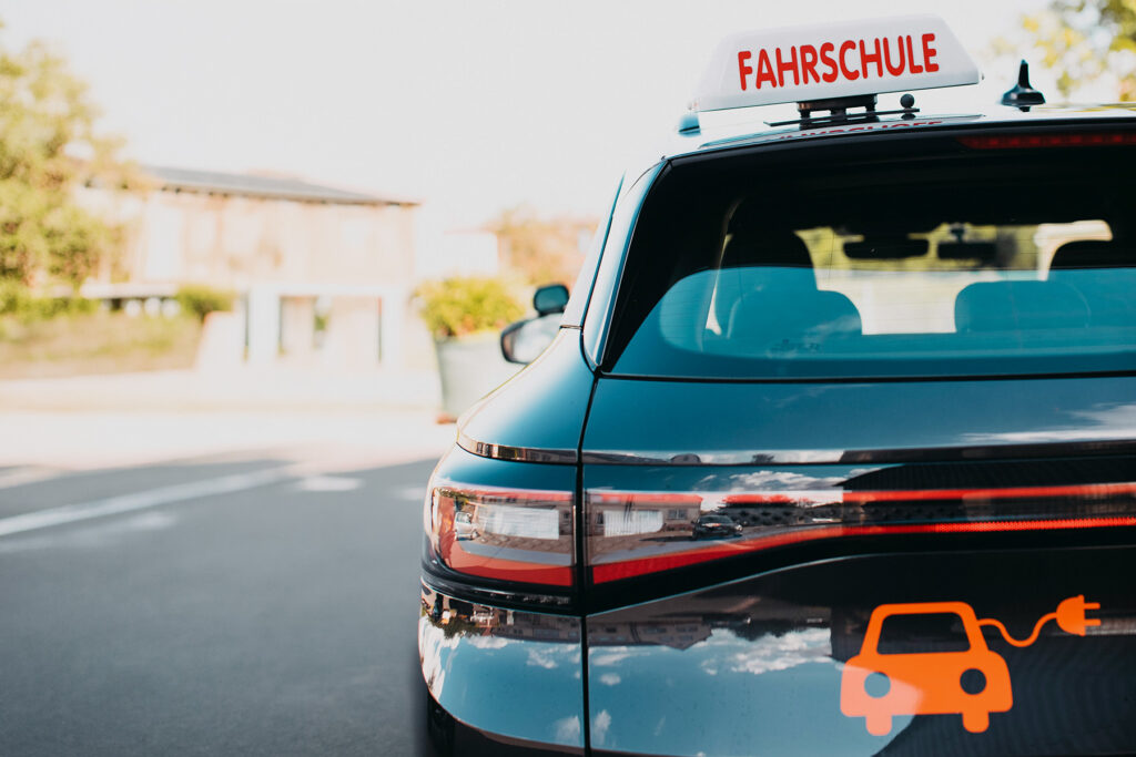 Autoškola pre budúcich vodičov elektromobilov